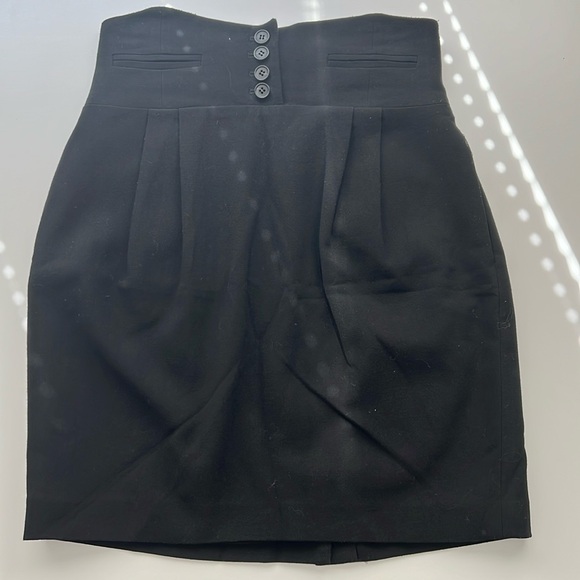 Club Monaco pencil skirt with front pleats and button details - Picture 3 of 5